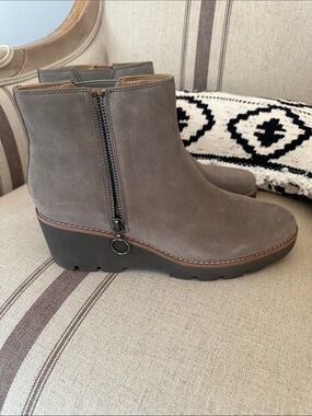 Women’s Taupe Suede Wedge Ankle Booties with Side Zip *vionic brand